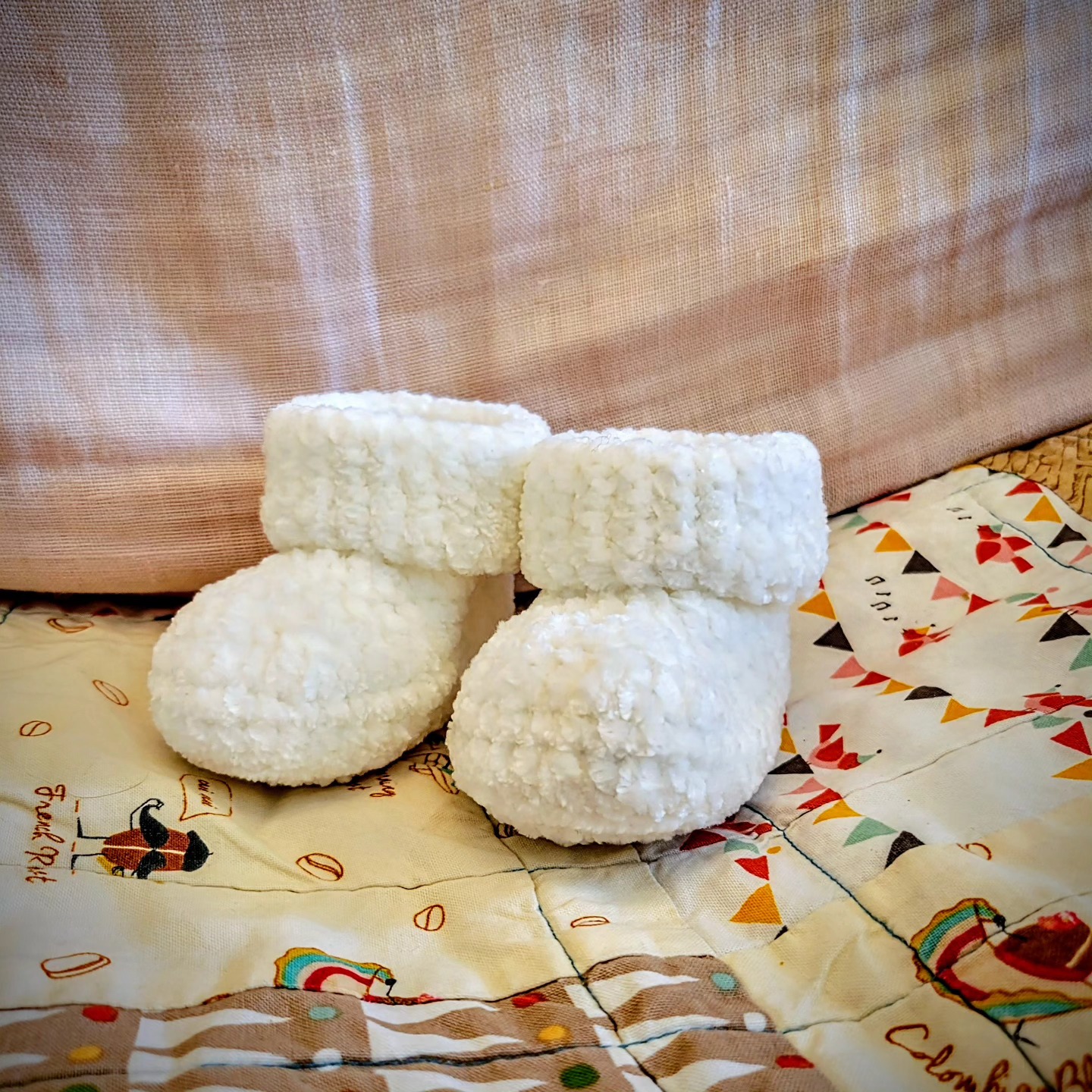 the sweetest little newborn booties 💕 

#crochet #babybooties #newborn #handmade #crochetbabybooties